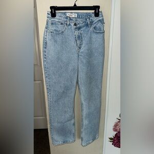 Abercrombie & Fitch Light Blue 90’s Straight Ultra High Rise Jeans 25 Curve Love